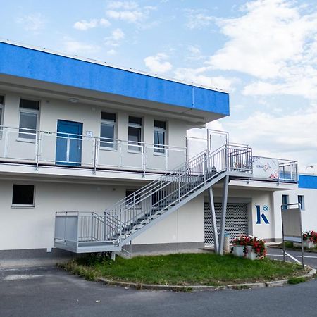 Ubytovna A Cykloubytovna Koupaliste Kadan Exterior photo